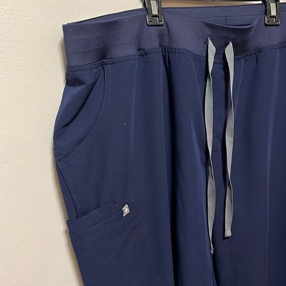 EXCELLENT CONDITION WOMEN’S FIGS KADE CARGO NAVY SCRUB PANTS SIZE 4XL - Picture 11 of 12